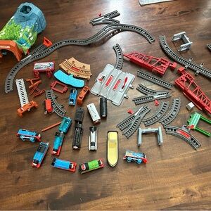 Thomas the Train lot motorized with plastic tracks